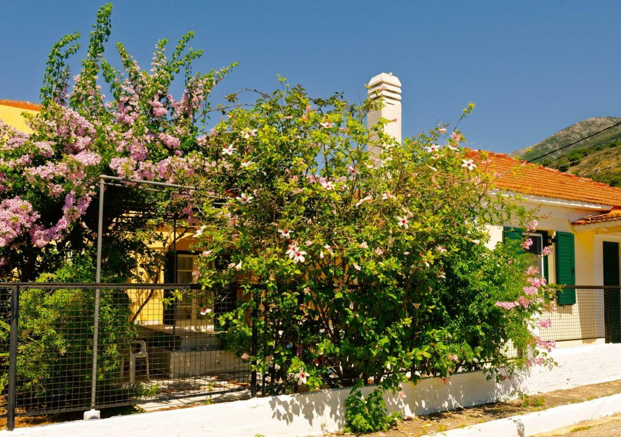 Apartmán House With Garden Near The Sea Agia Efimia Exteriér fotografie